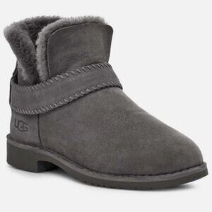 NWOT UGG McKay Genuine Shearling Ankle Bootie - Gray - W8 - Water Resistant